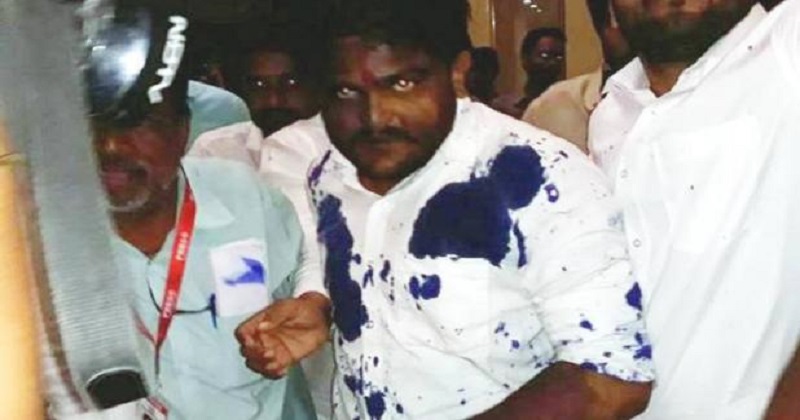 man-throws-ink-on-patidar-leader-hardik-patel-in-ujjain